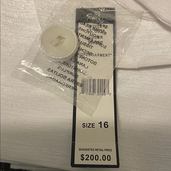 White suit - Picture 2 of 4